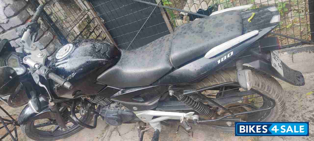 Bajaj Pulsar 180