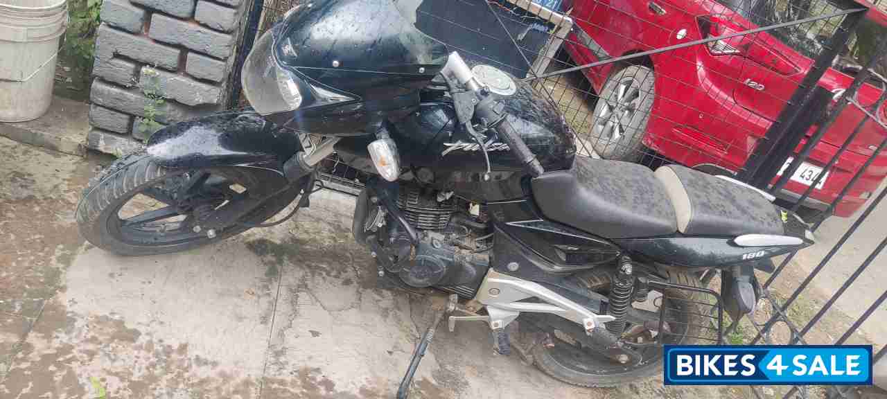 Bajaj Pulsar 180