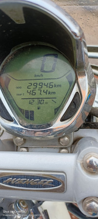 White Bajaj Avenger Cruise 220 BS6