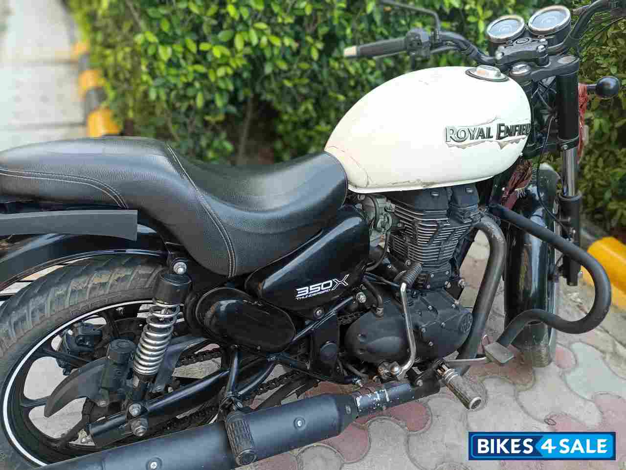 White Royal Enfield Thunderbird X 350