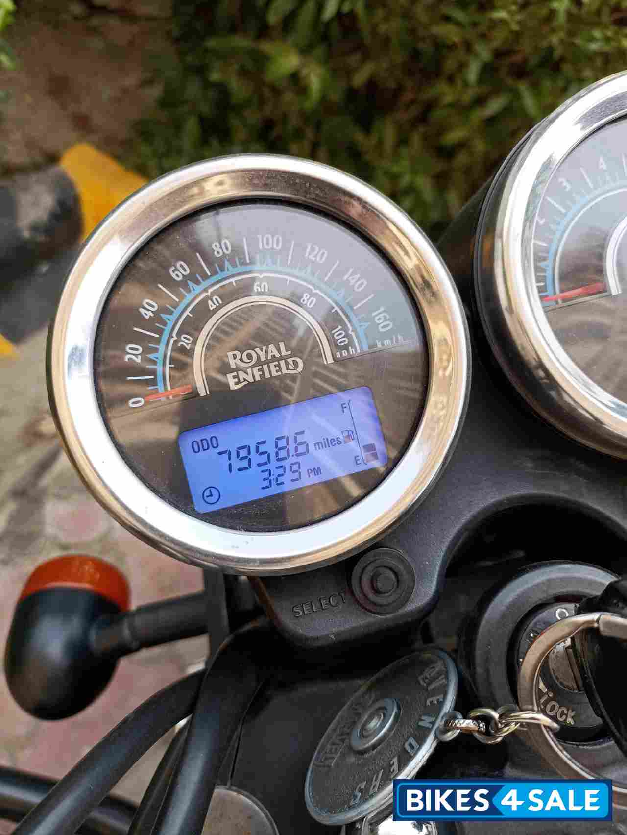 White Royal Enfield Thunderbird X 350