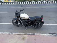 White Royal Enfield Thunderbird X 350