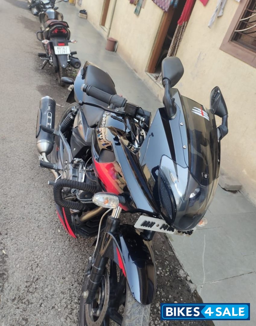 Black Bajaj Pulsar 220 DTSFi