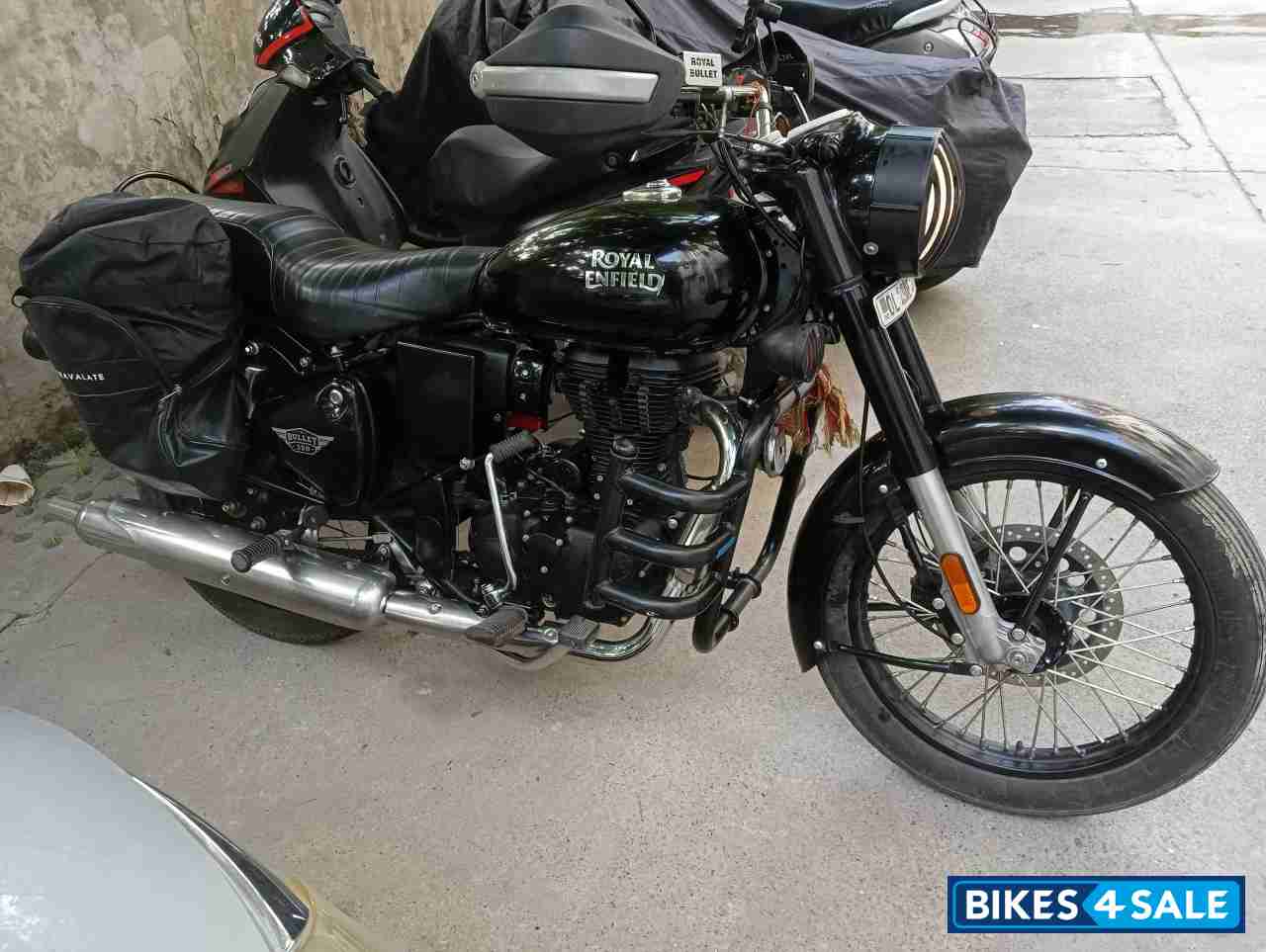 Jet Black Royal Enfield Bullet 350 ES BS6