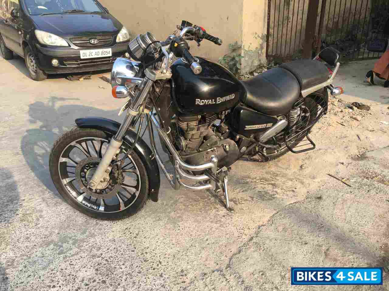 Black Royal Enfield Thunderbird 350 Black Royal Enfield Thunderbird 350