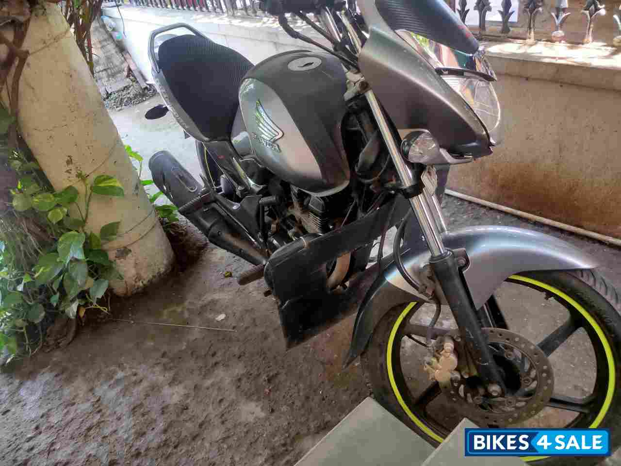 Metallic Silver Honda CB Unicorn