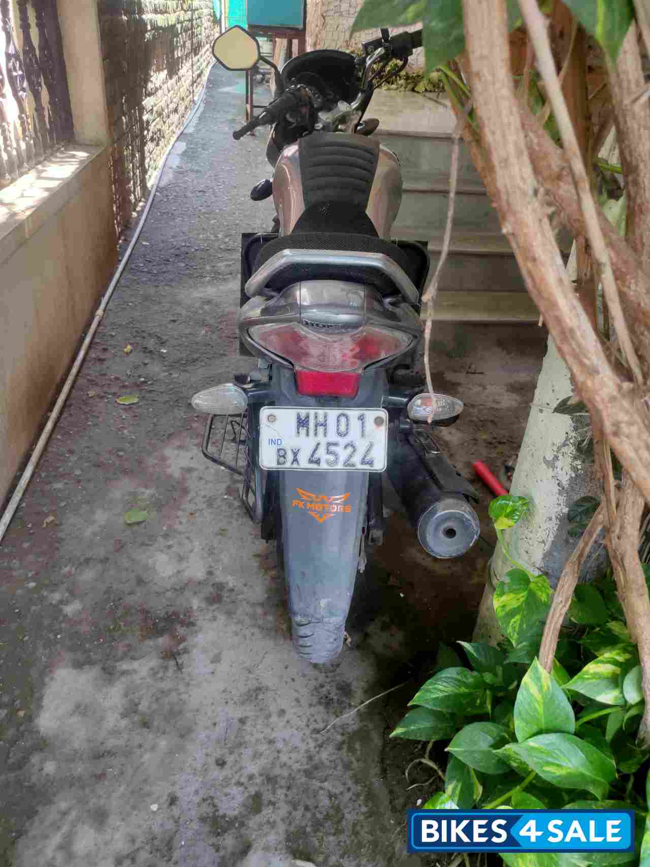 Metallic Silver Honda CB Unicorn