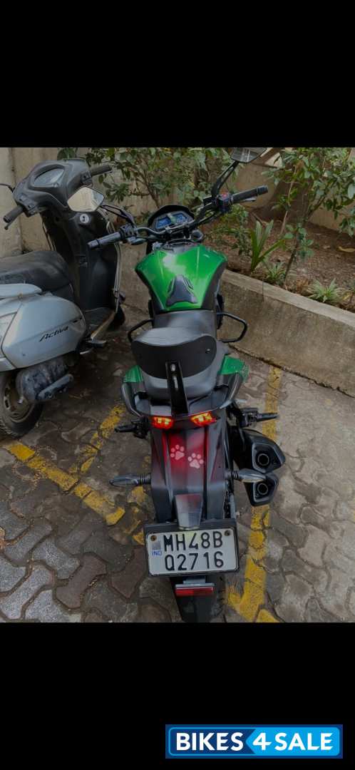 Green Bajaj Dominar 400 Disc