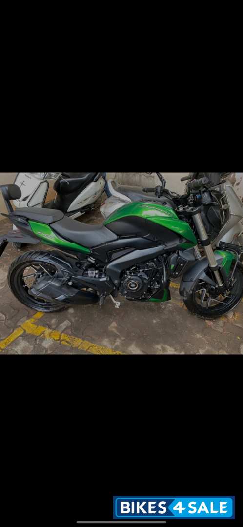 Green Bajaj Dominar 400 Disc