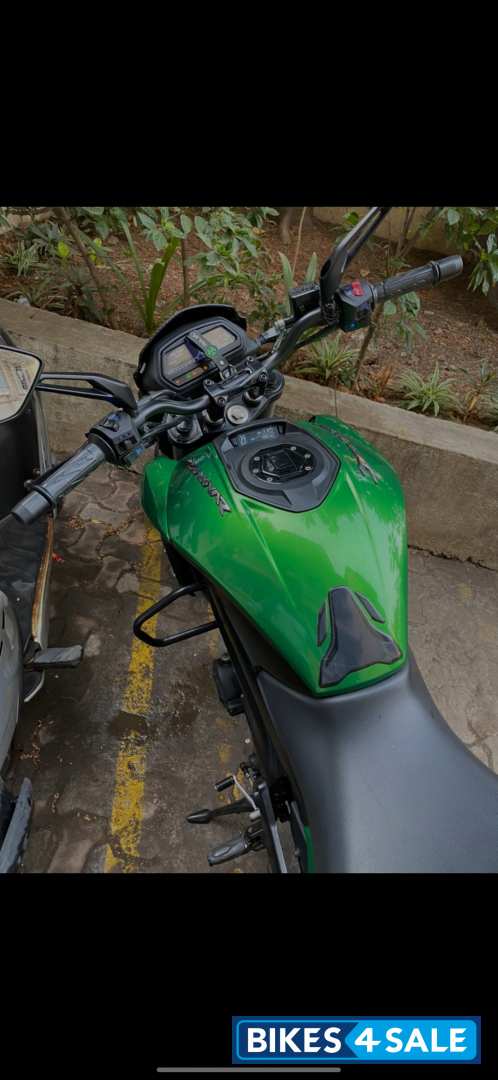 Green Bajaj Dominar 400 Disc