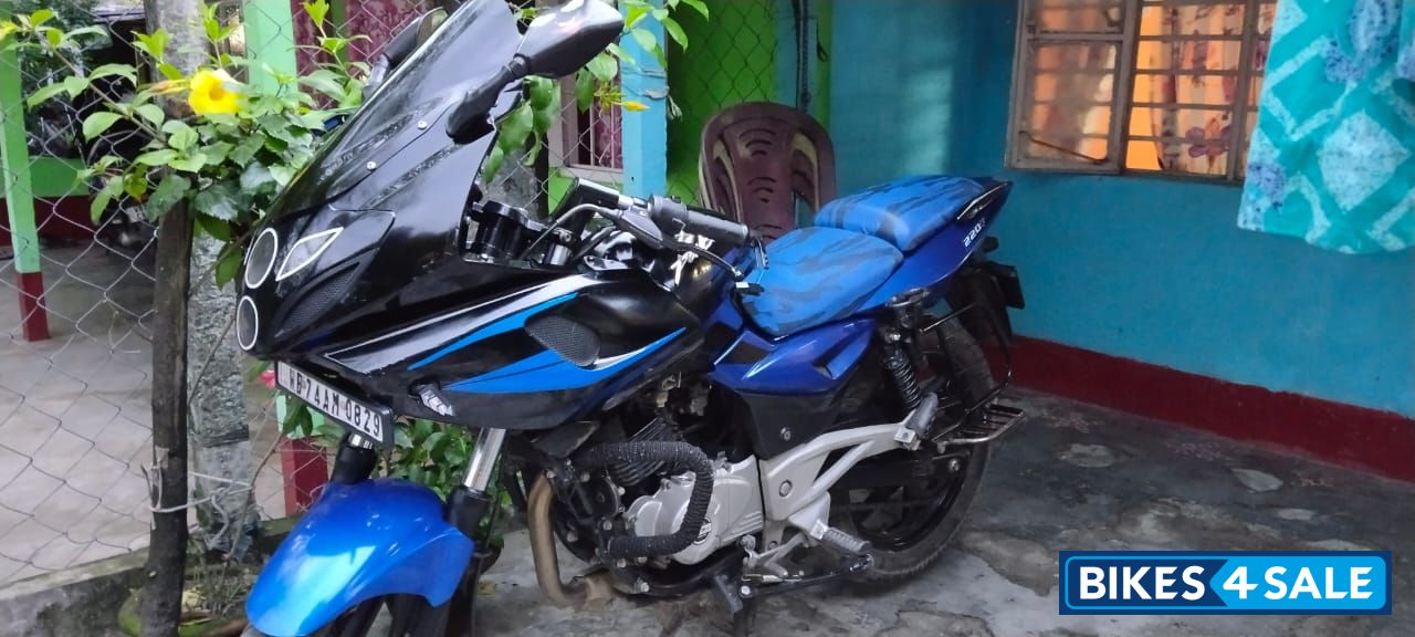 Bajaj Pulsar 220F