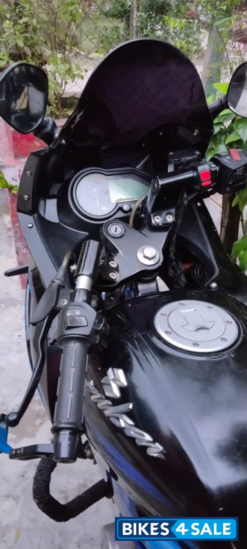 Bajaj Pulsar 220F