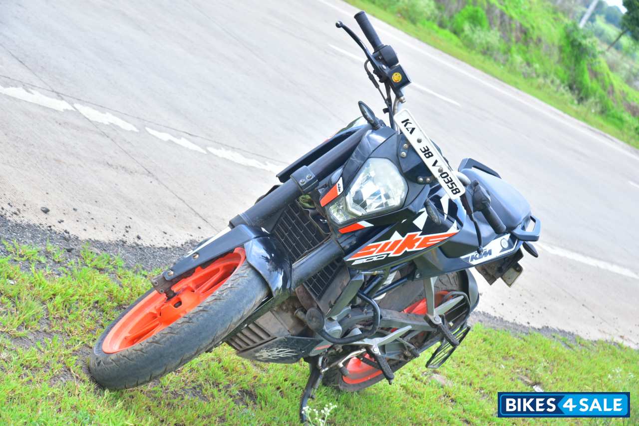 Black And Red KTM Duke 200