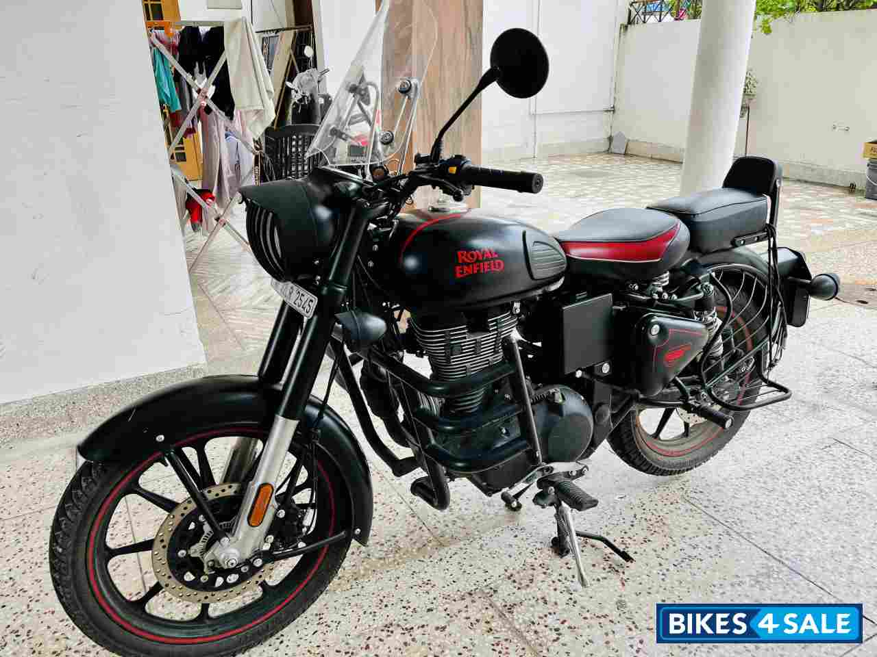 Black Royal Enfield Classic Stealth Black