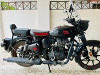 Black Royal Enfield Classic Stealth Black