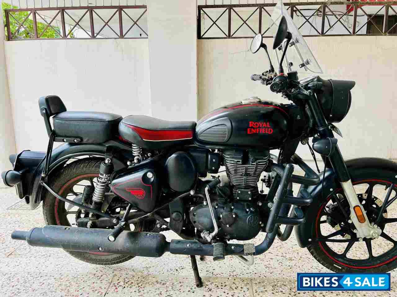 Black Royal Enfield Classic Stealth Black