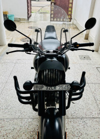 Black Royal Enfield Classic Stealth Black