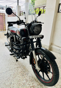 Black Royal Enfield Classic Stealth Black