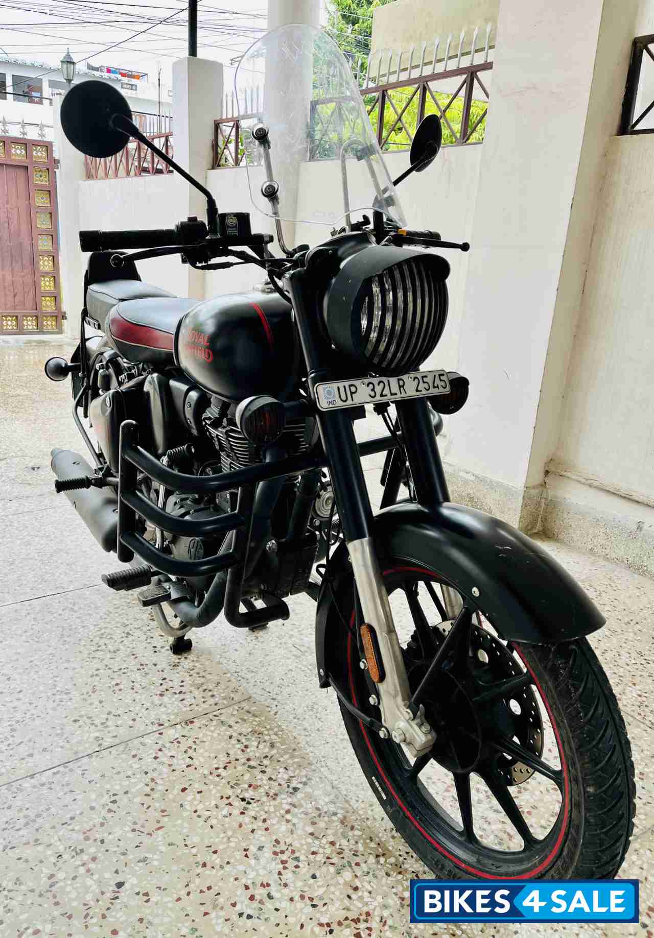 Black Royal Enfield Classic Stealth Black