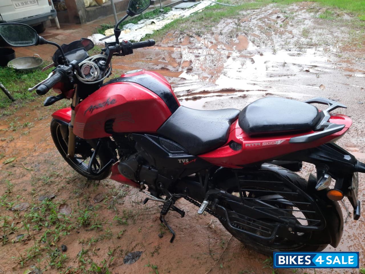 Red TVS Apache RTR 200 4V