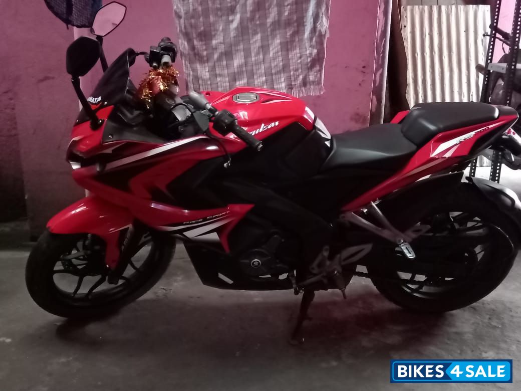 Bajaj Pulsar RS 200 ABS