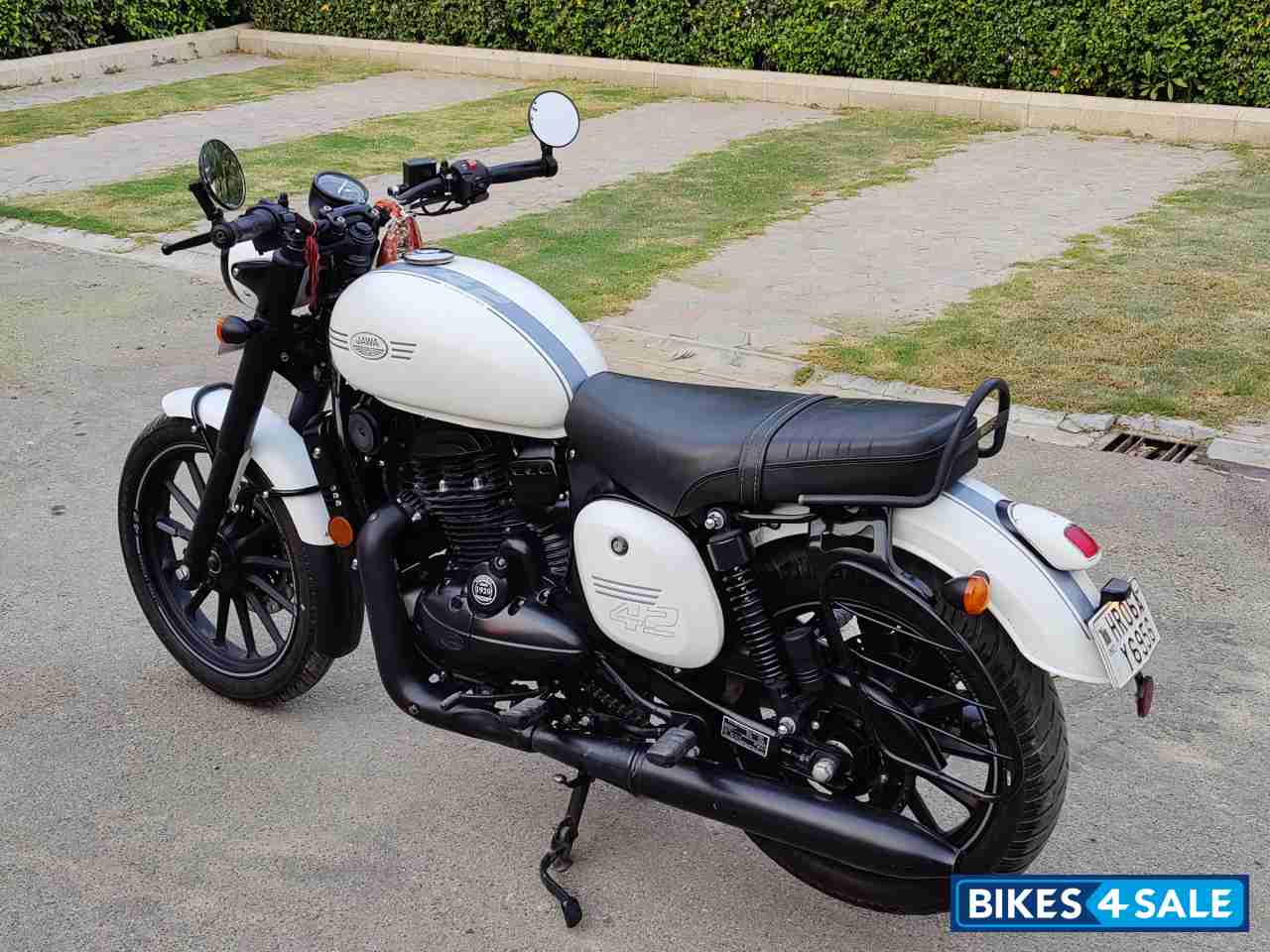 White Jawa 42 Dual Channel ABS Sirius White