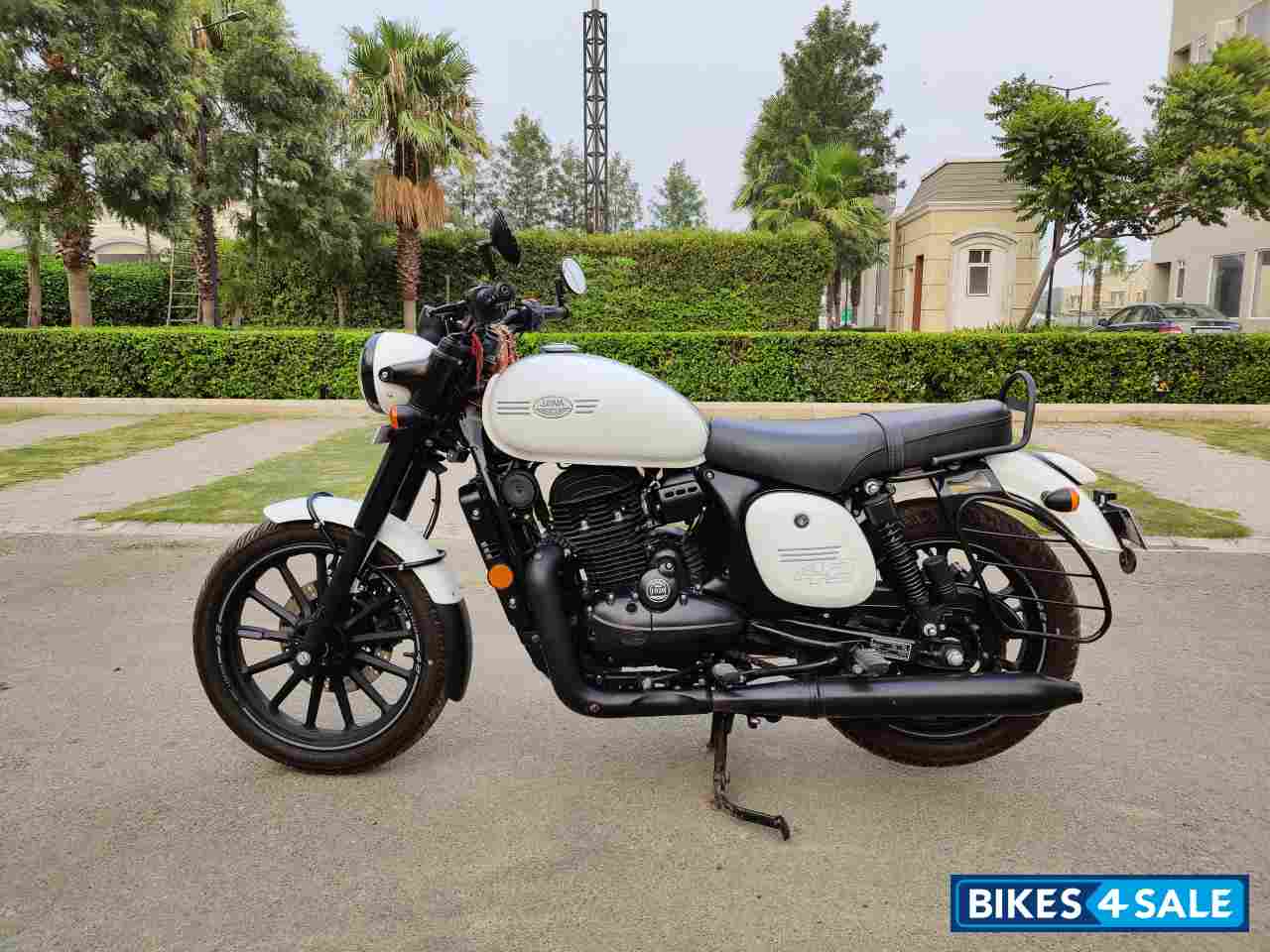 White Jawa 42 Dual Channel ABS Sirius White