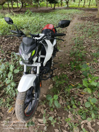 White Hero Xtreme 160R