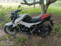 White Hero Xtreme 160R