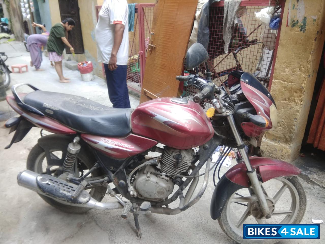 Red Bajaj Discover 125