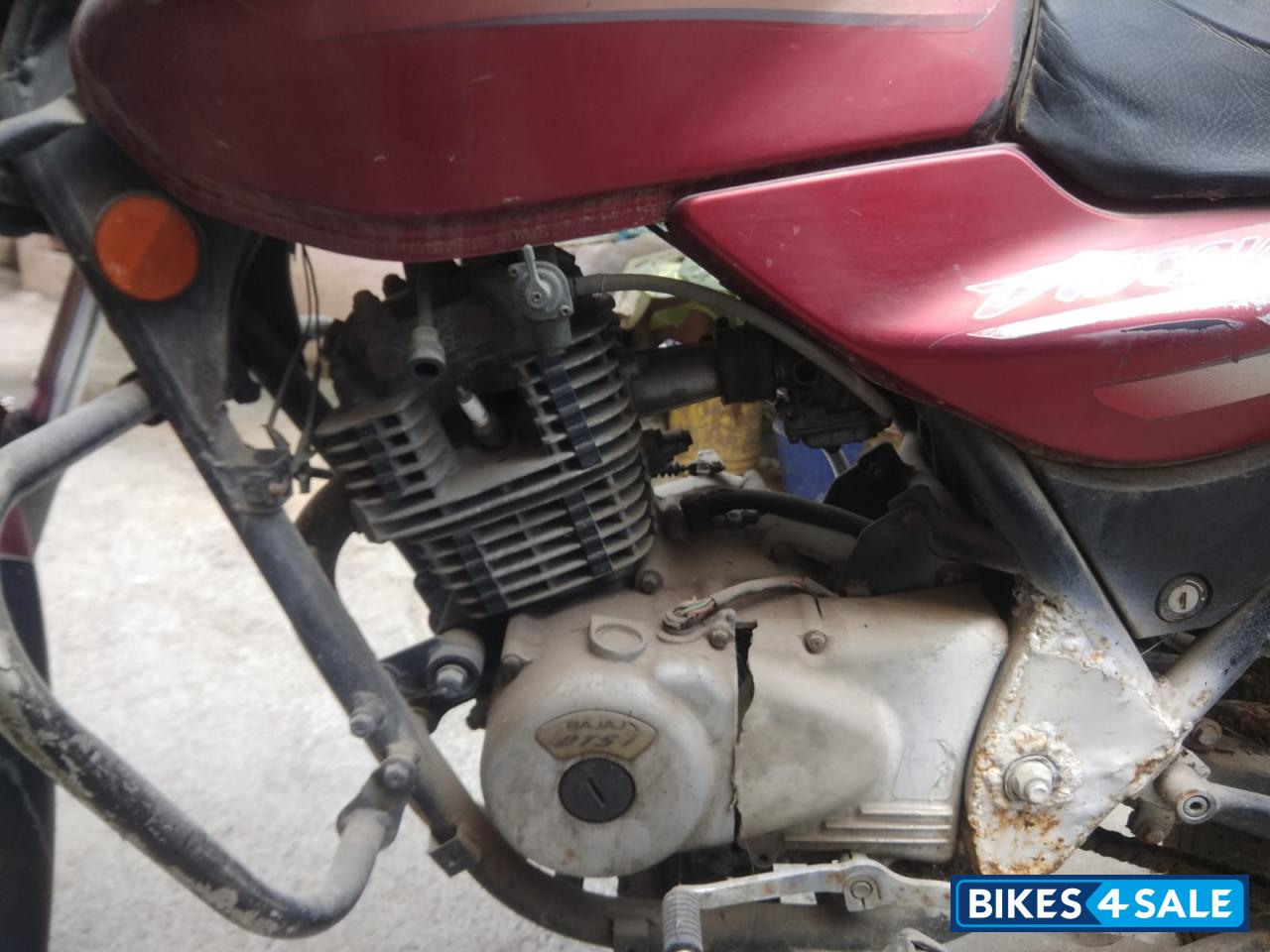 Red Bajaj Discover 125