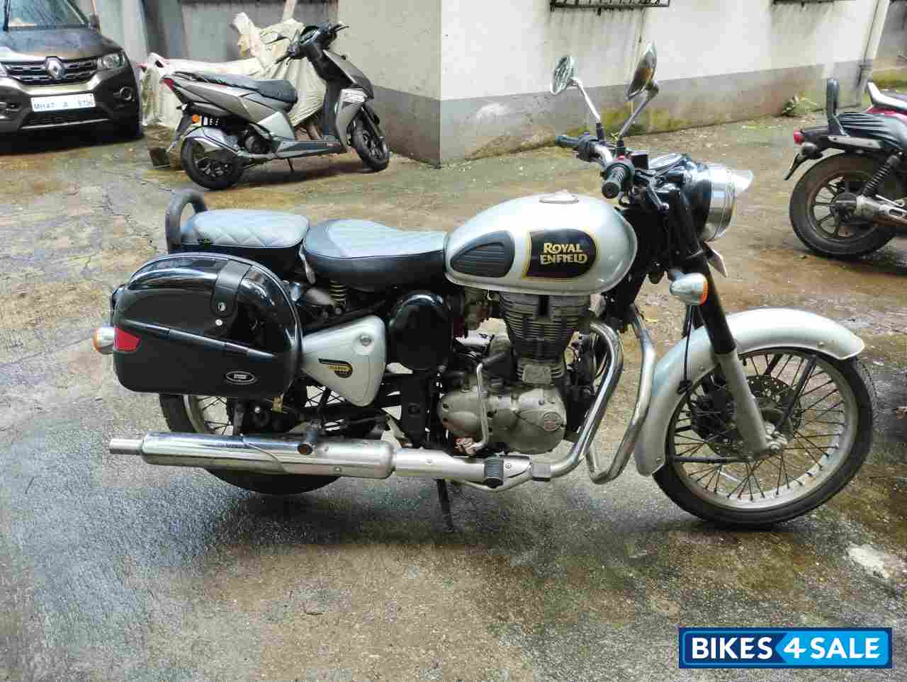 Silver Royal Enfield Classic 350 Silver Royal Enfield Classic 350