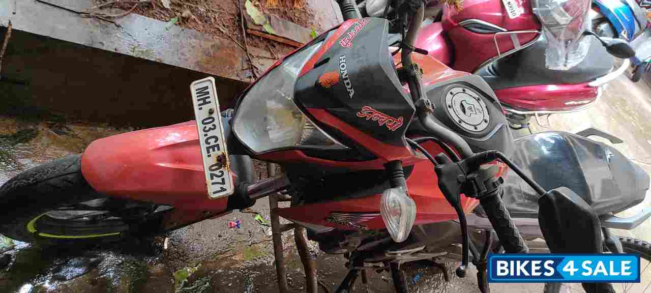 Orange Honda CB Hornet 160R