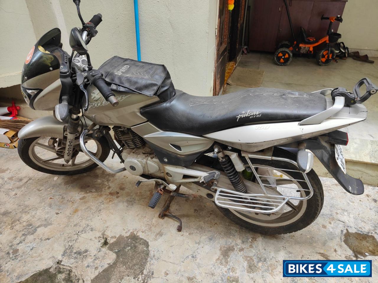 Magic Silver Bajaj Pulsar 150 DTSi
