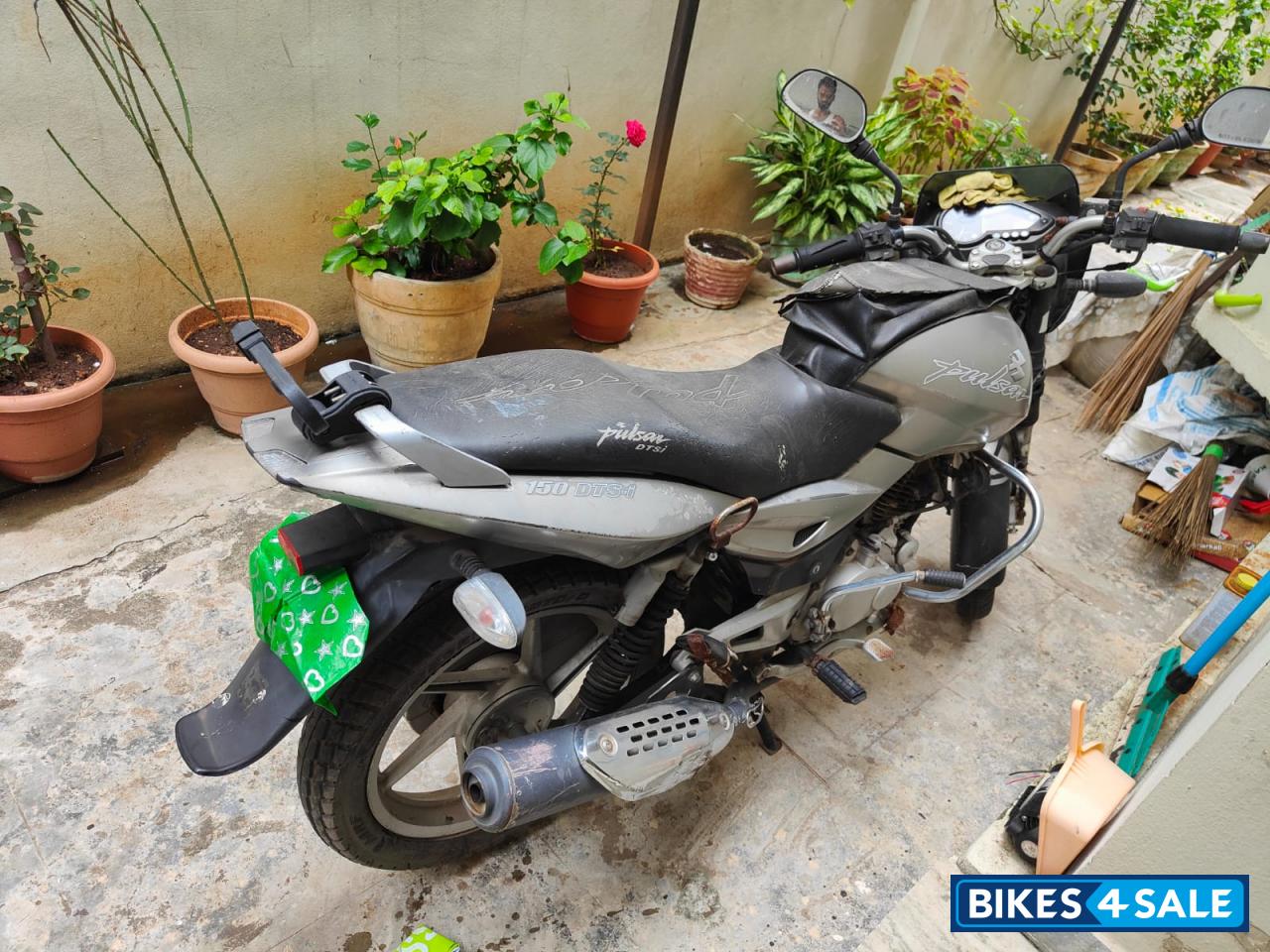 Magic Silver Bajaj Pulsar 150 DTSi
