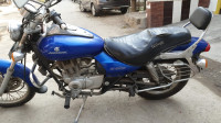 Blue Bajaj Avenger 220 DTS-i