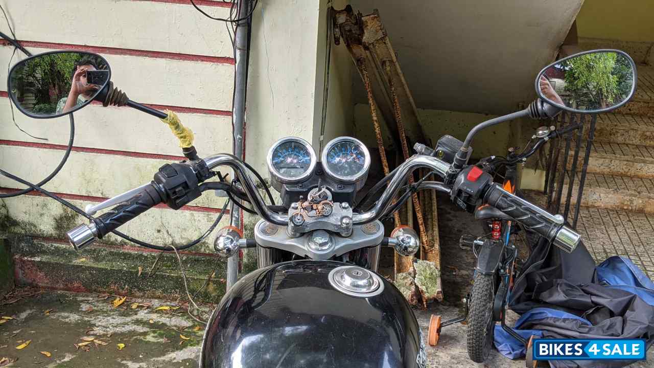 Black Royal Enfield Thunderbird 350