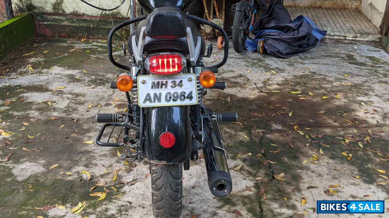 Black Royal Enfield Thunderbird 350