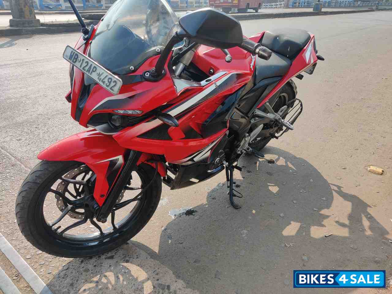 Red Bajaj Pulsar RS 200