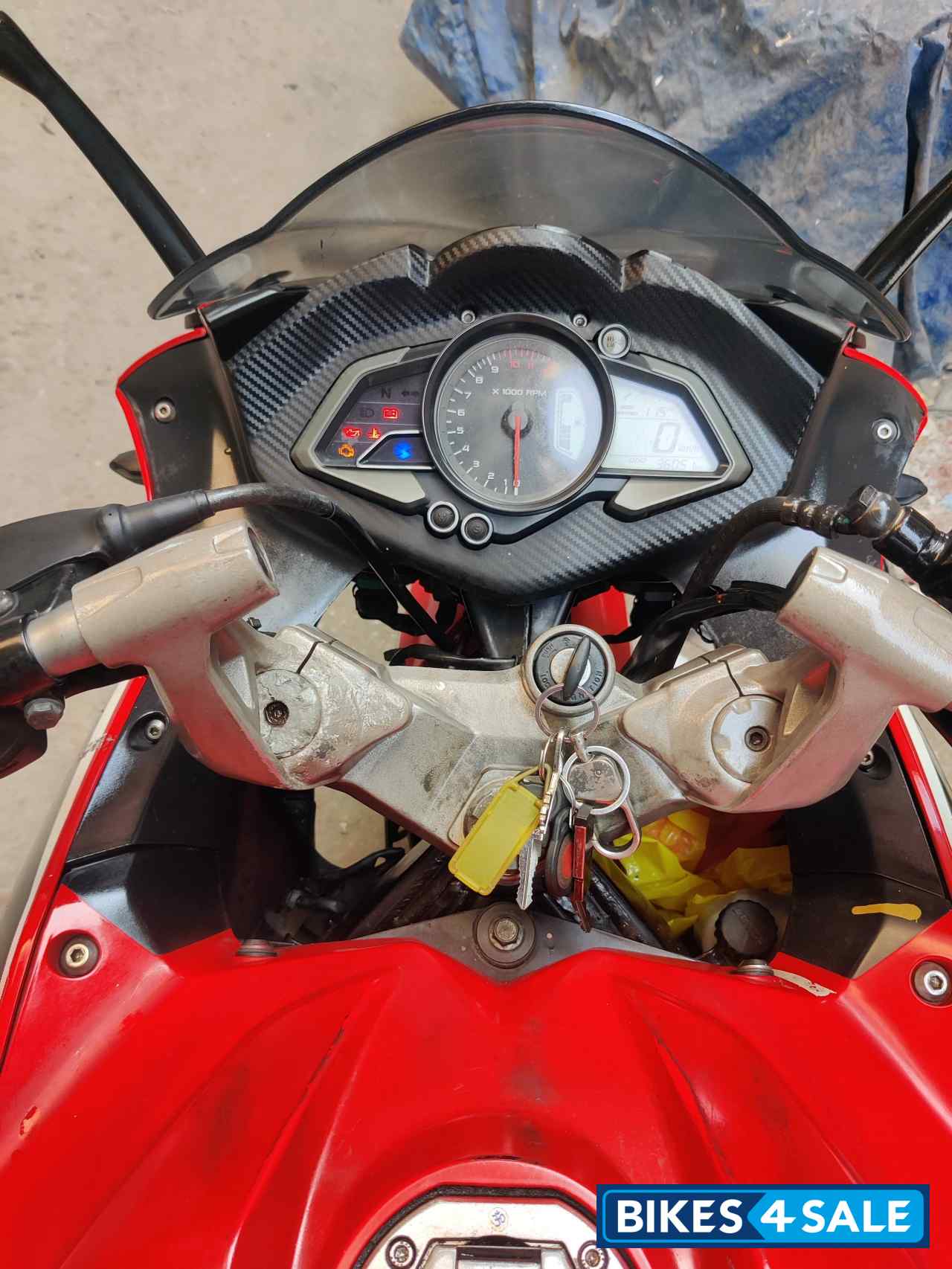 Red Bajaj Pulsar RS 200