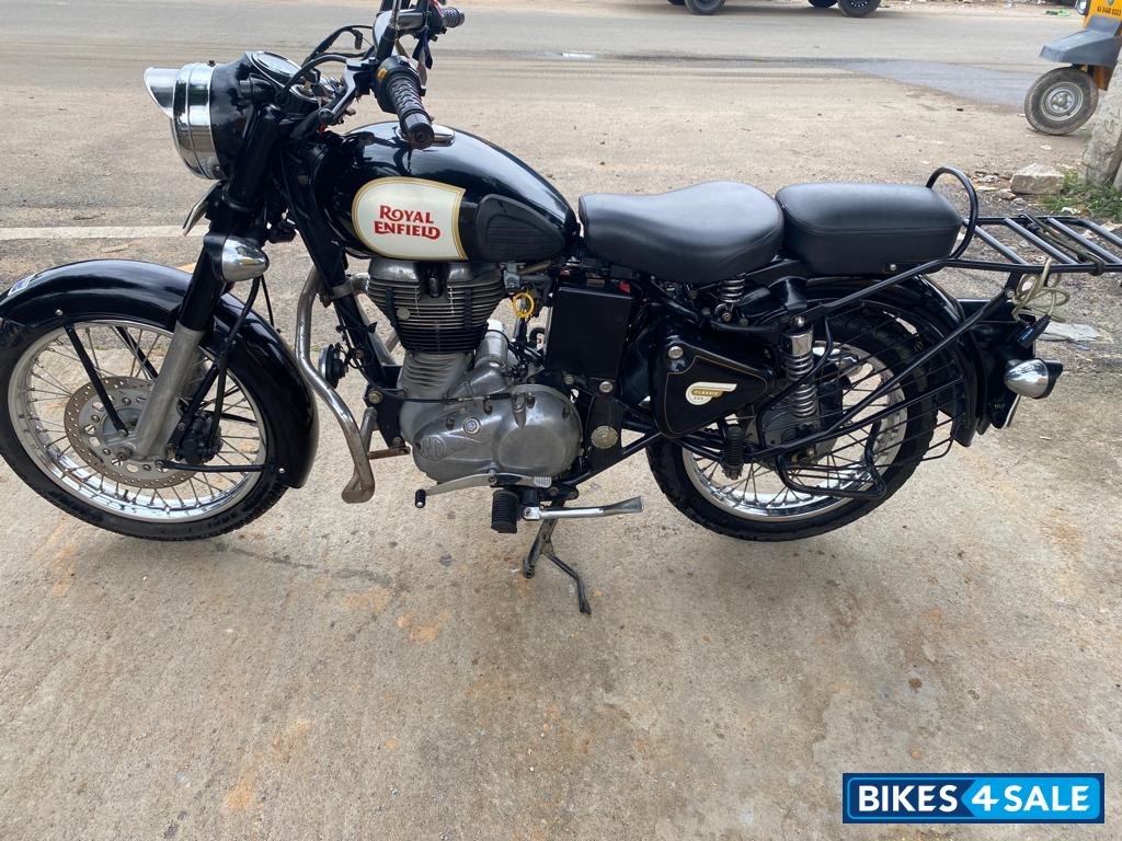 Black Royal Enfield Classic 350