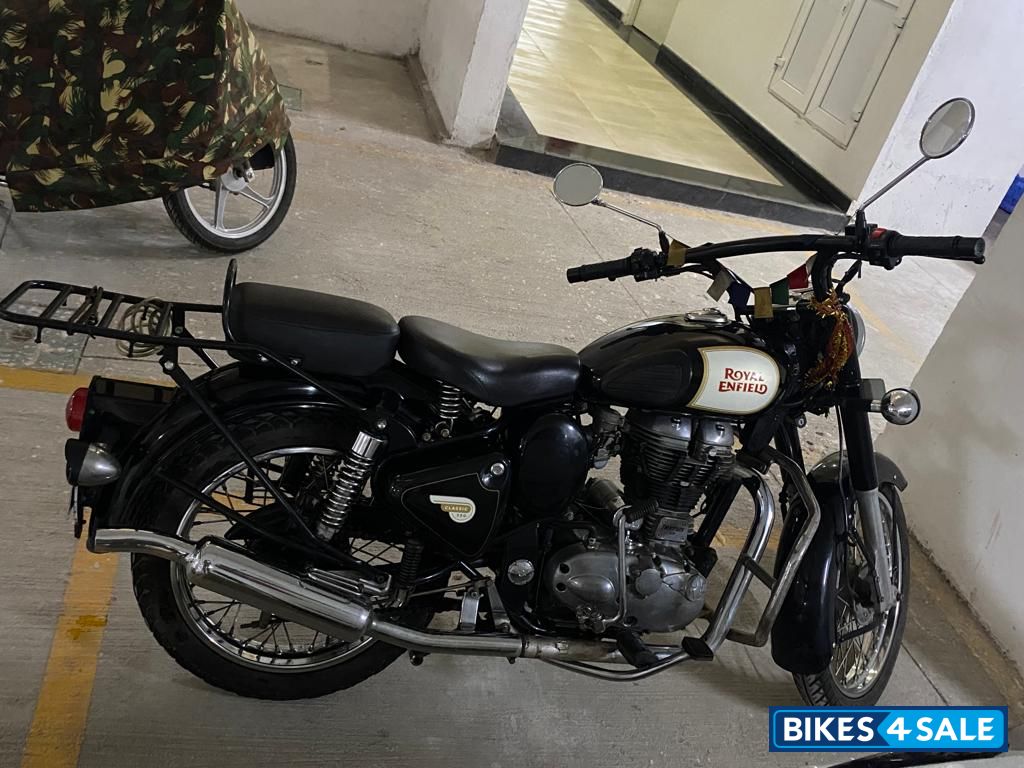 Black Royal Enfield Classic 350