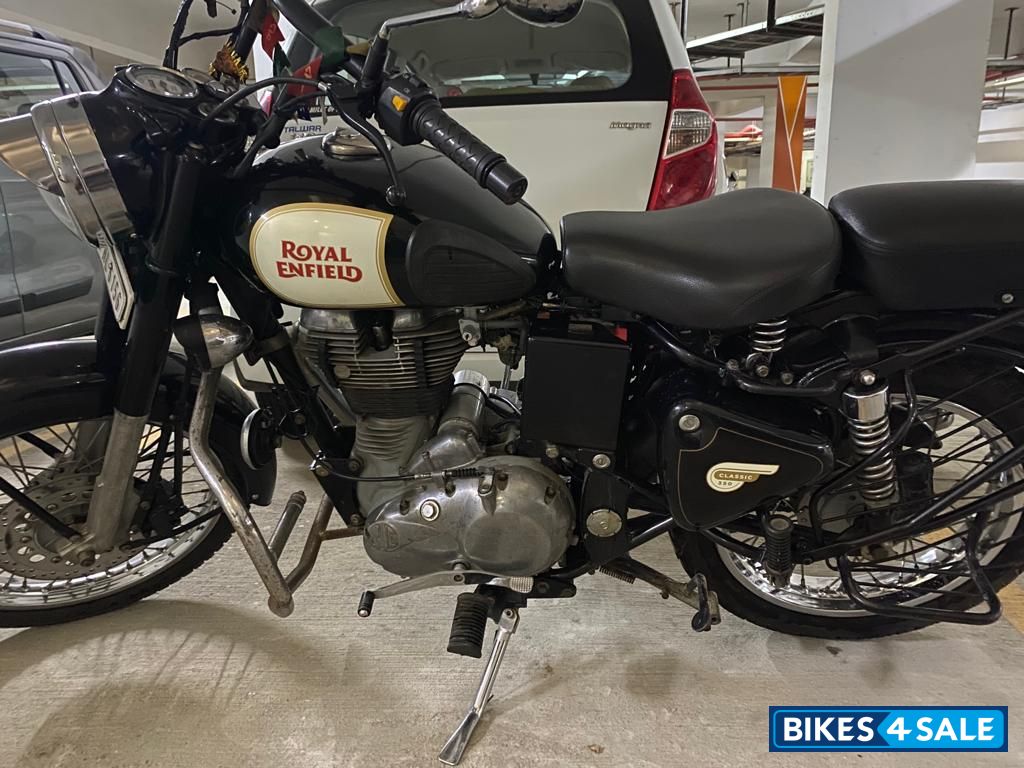 Black Royal Enfield Classic 350