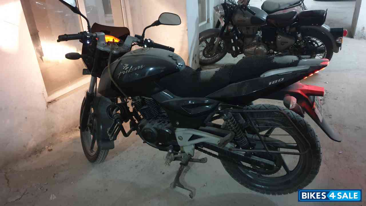 Black Bajaj Pulsar 180