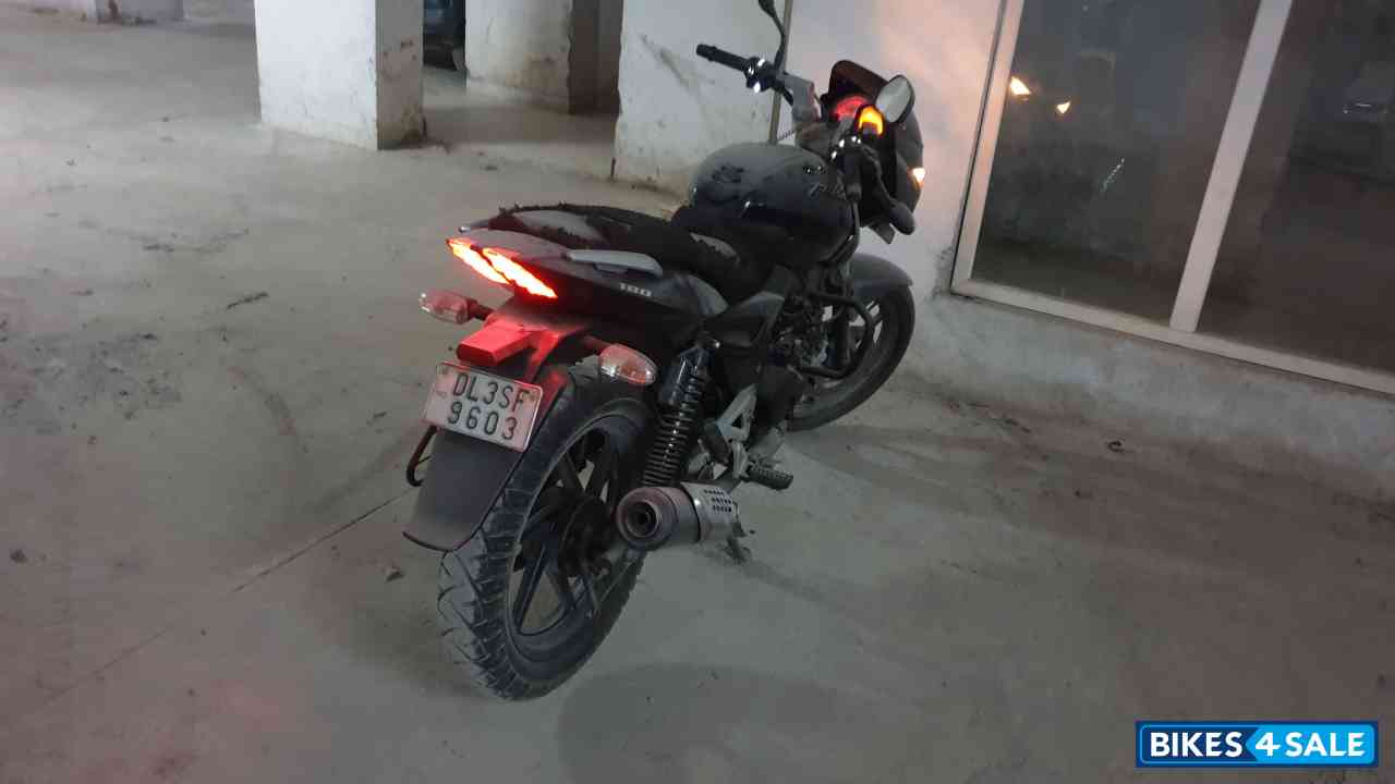 Black Bajaj Pulsar 180