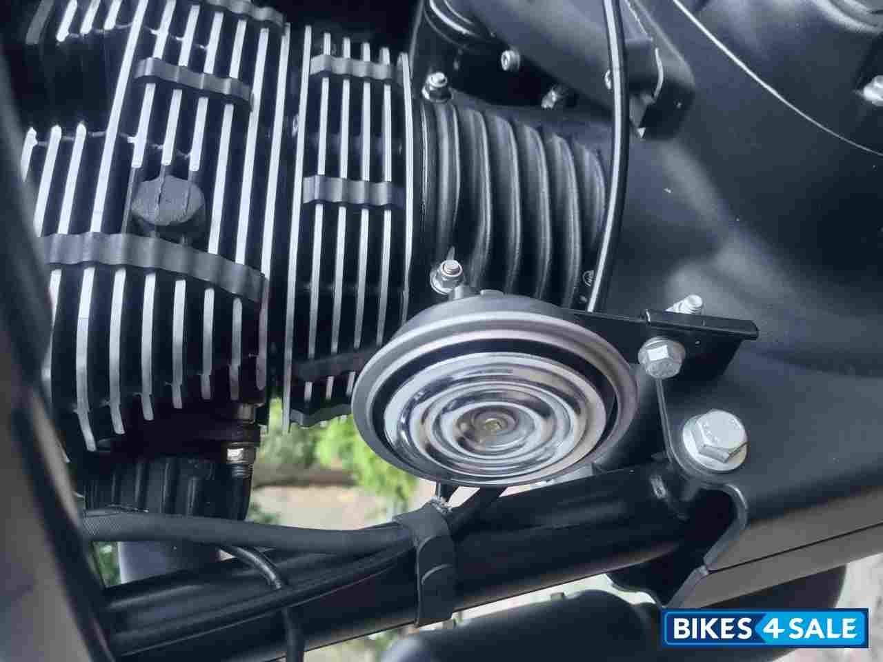 Royal Enfield Classic Stealth Black