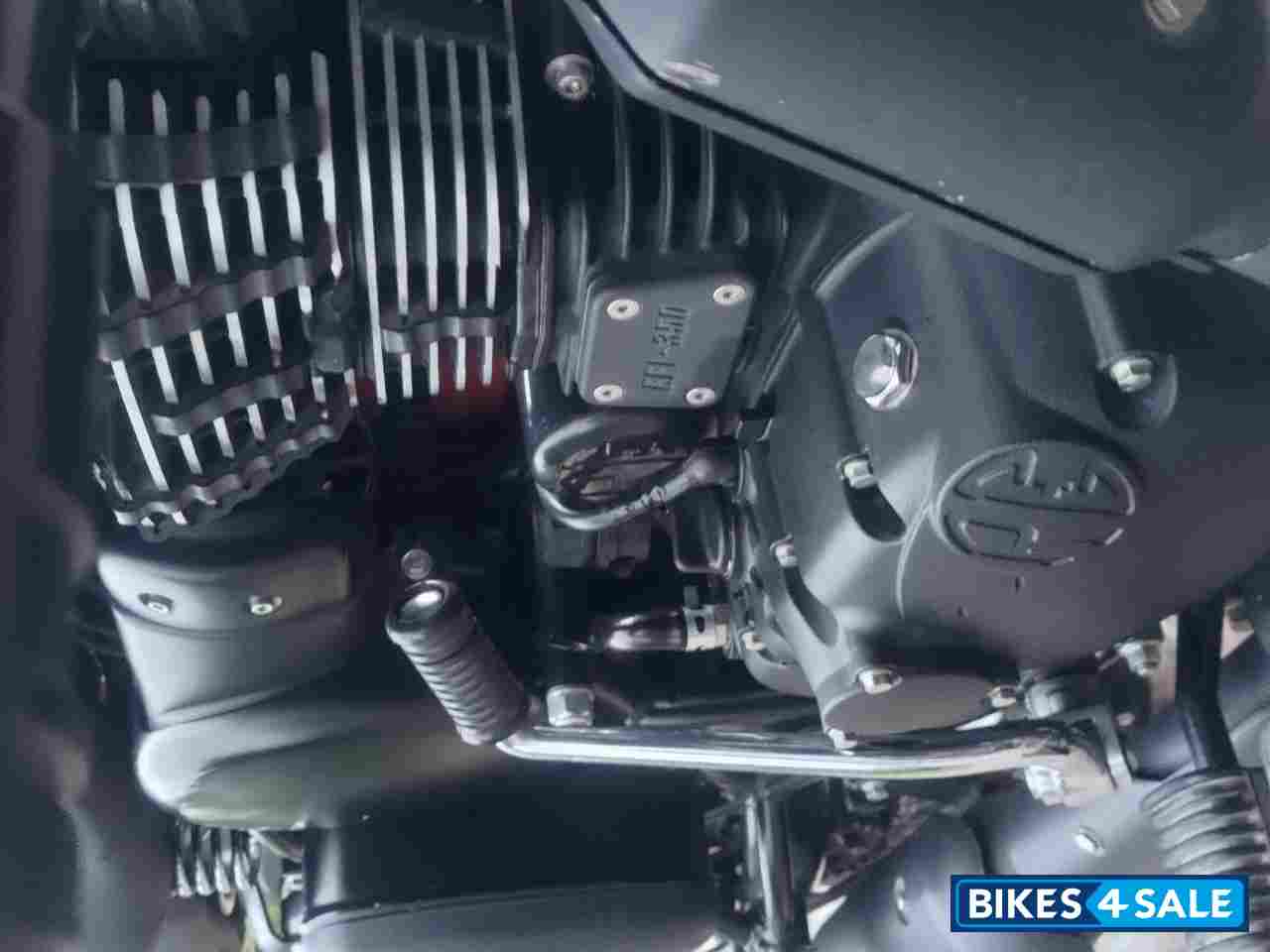 Royal Enfield Classic Stealth Black