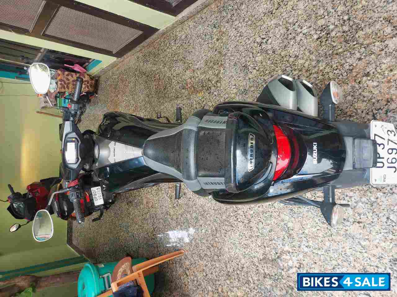 Black Suzuki Intruder 150 FI