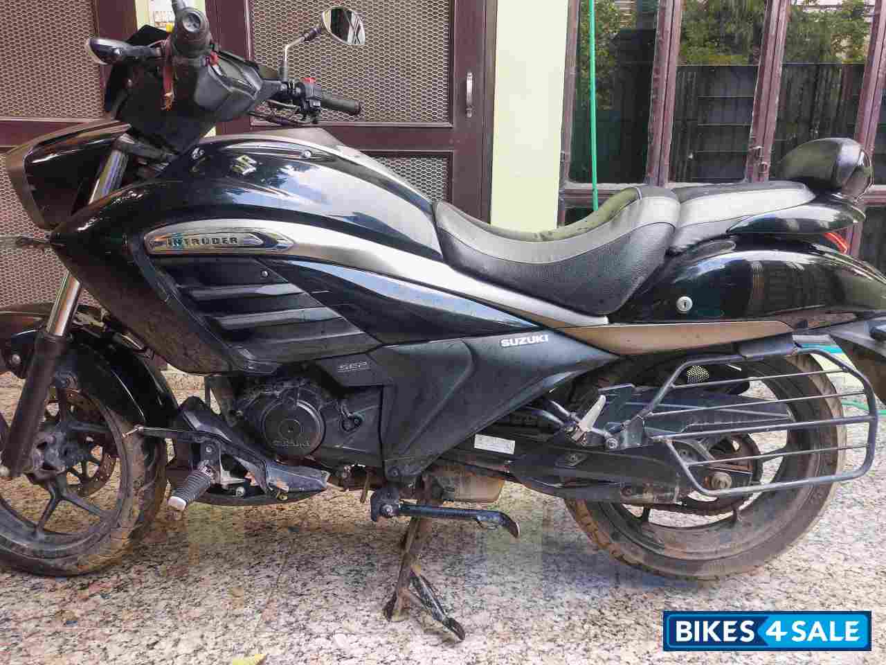 Black Suzuki Intruder 150 FI