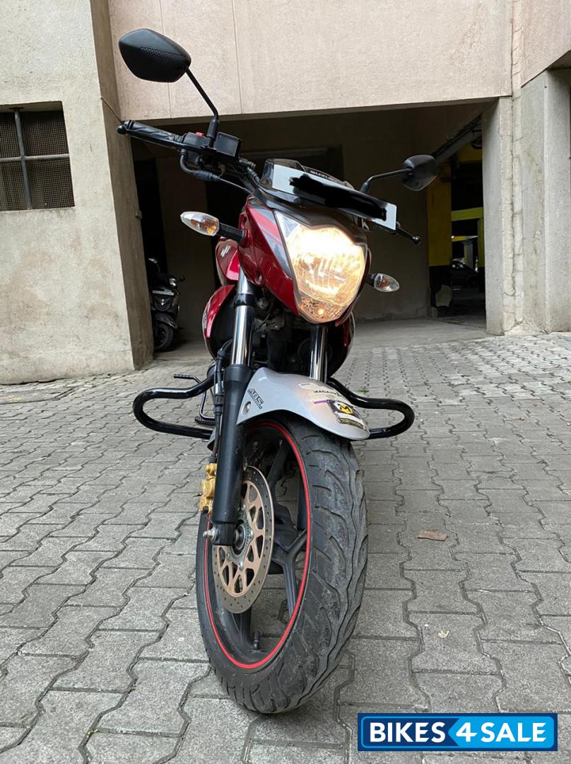 Red/silver Suzuki Gixxer ABS Red/silver Suzuki Gixxer ABS